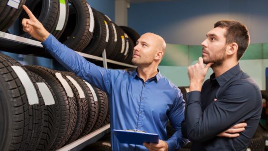 Comment choisir des pneus adaptés à sa voiture ?