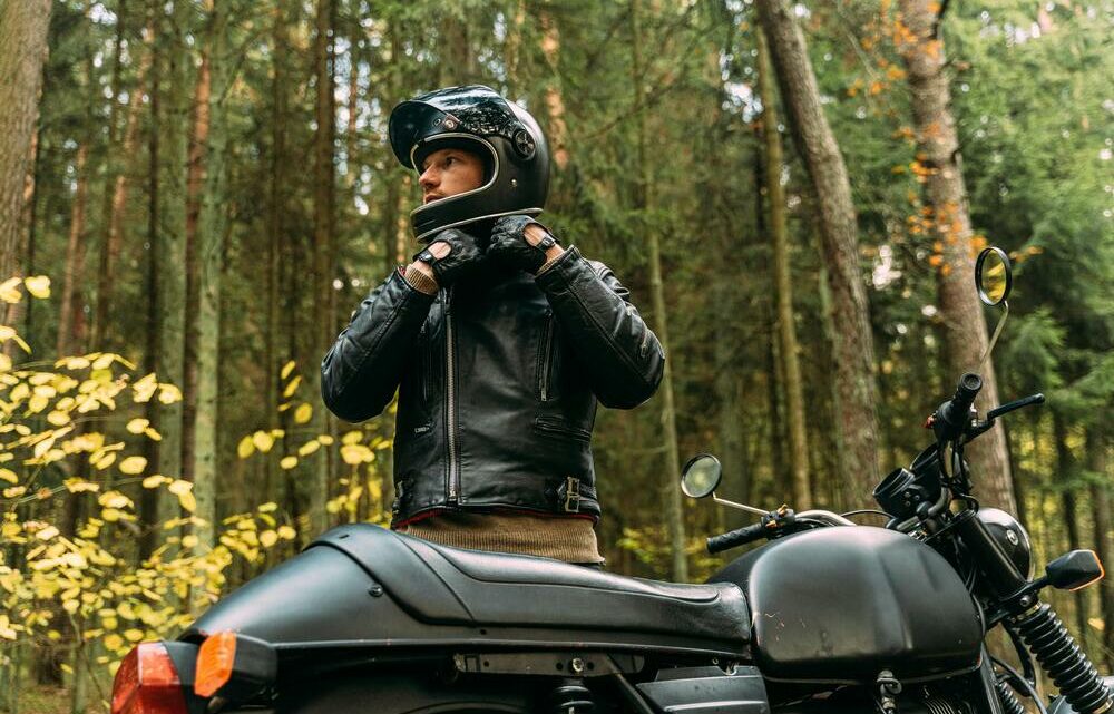 Assurance moto tout risque ou au tiers : Que choisir ?