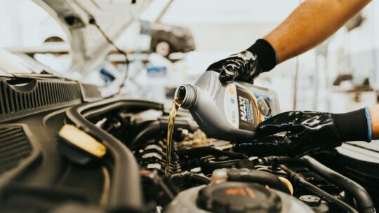 Comment une vidange régulière peut réduire vos coûts d’assurance auto ?